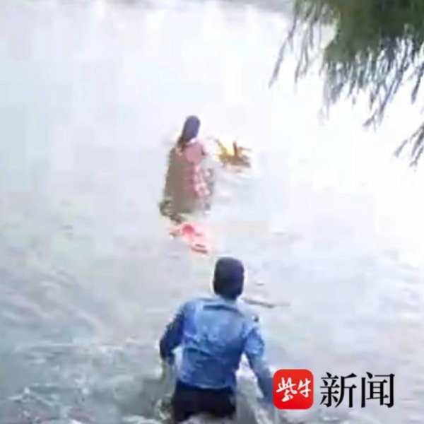 实倍网 苏州00后新警“零犹豫”勇救落水者：“来不及多想，只想着把人拉上来！”